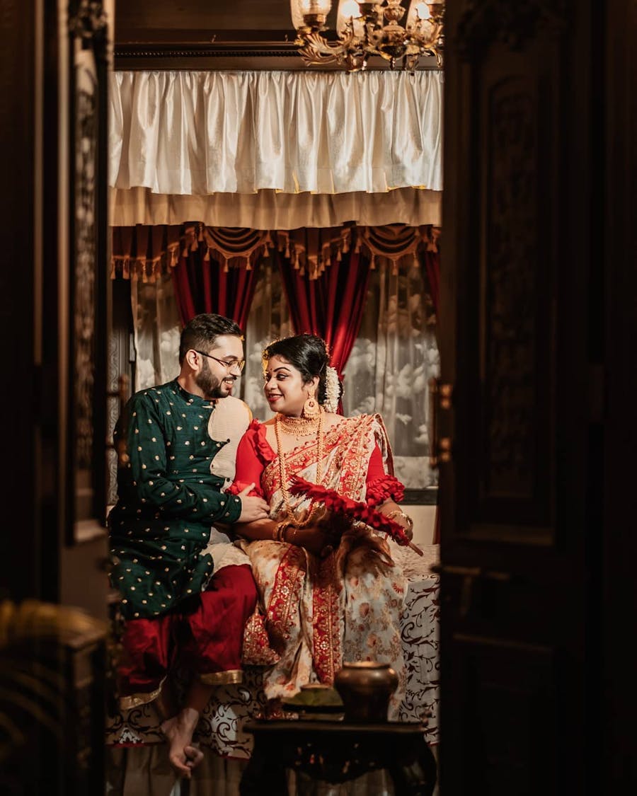 traditional Bengali couple look