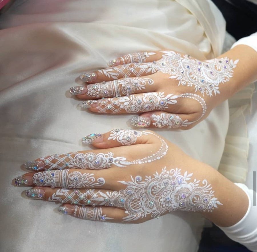 white finger mehndi design