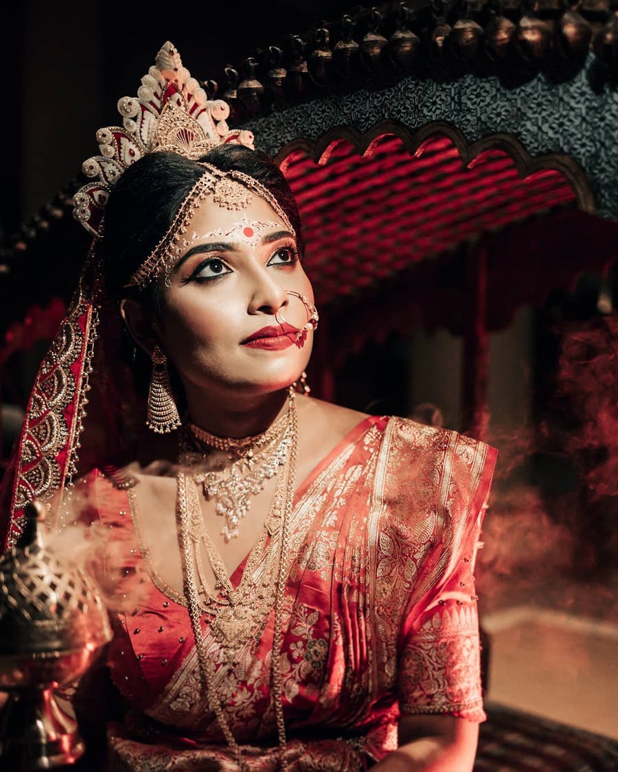 Cashew like Bengali bridal bindi art