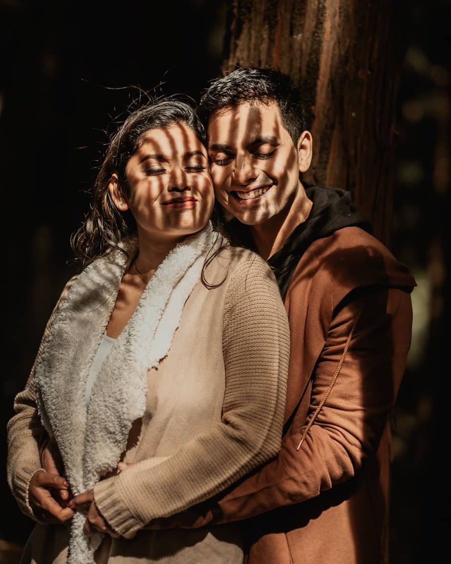 pre wedding photoshoot pose