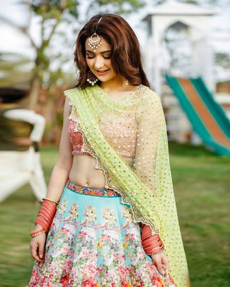 Triangular shape dupatta draping