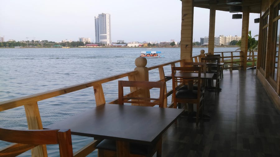 House boat restaurant in Kolkata