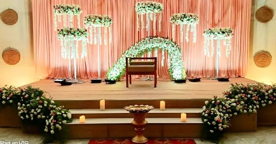 peach stage decor