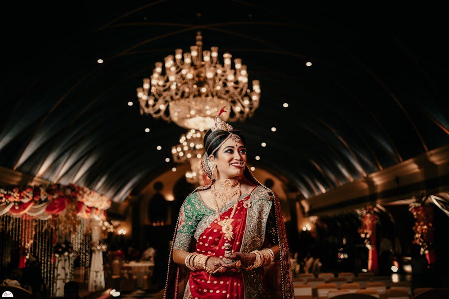 bengali bride with beautiful gold