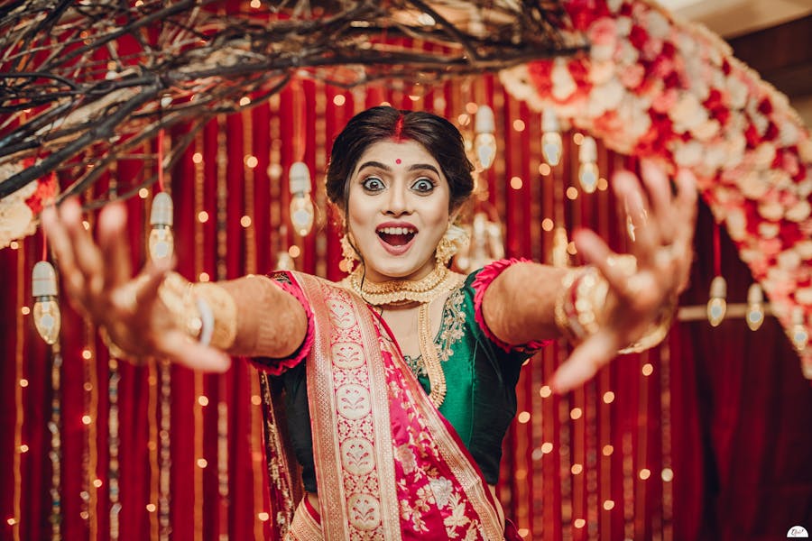 bride at bengali wedding