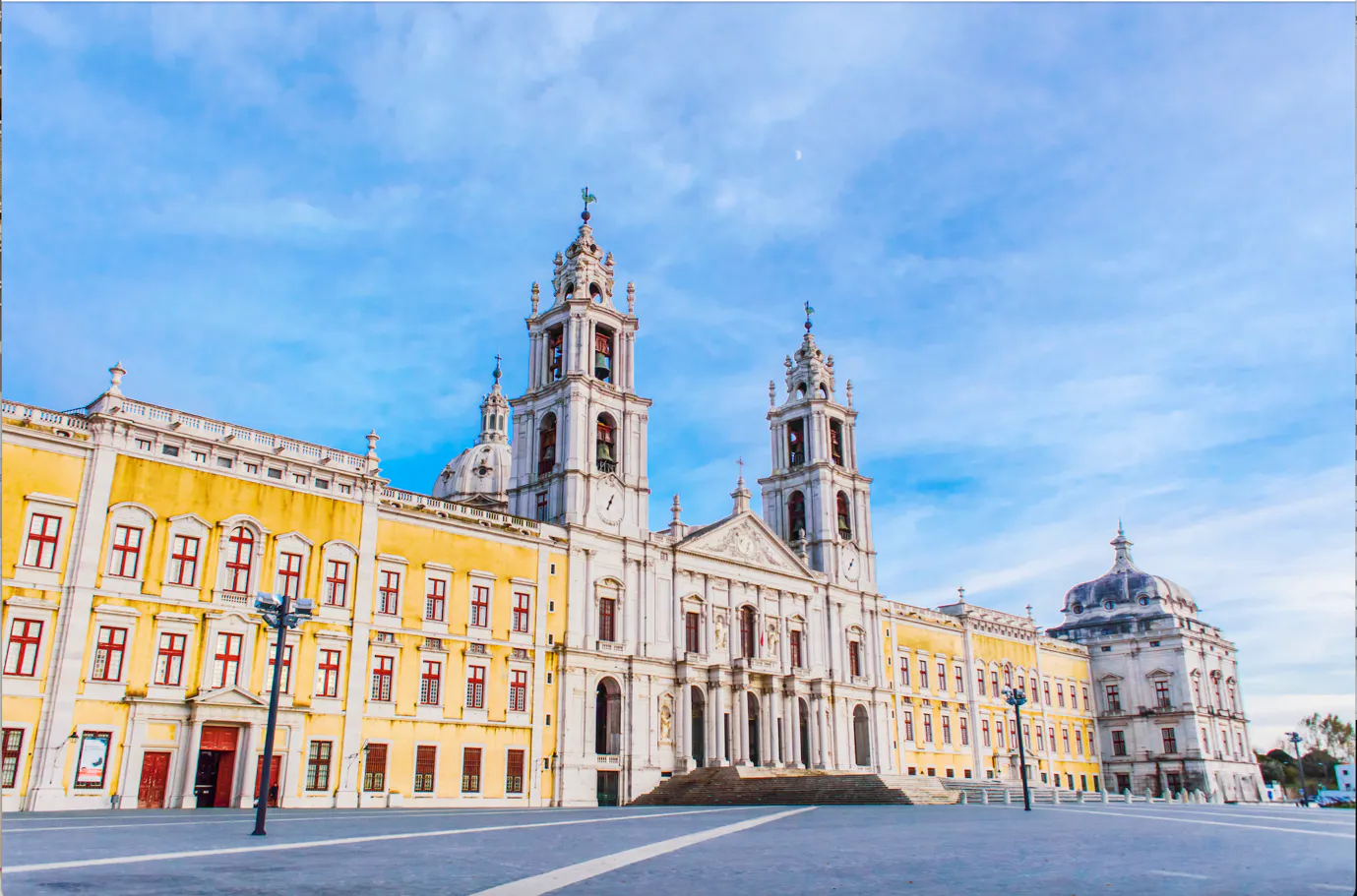 Convento de Mafra (imagem atual) - © shutterstock 