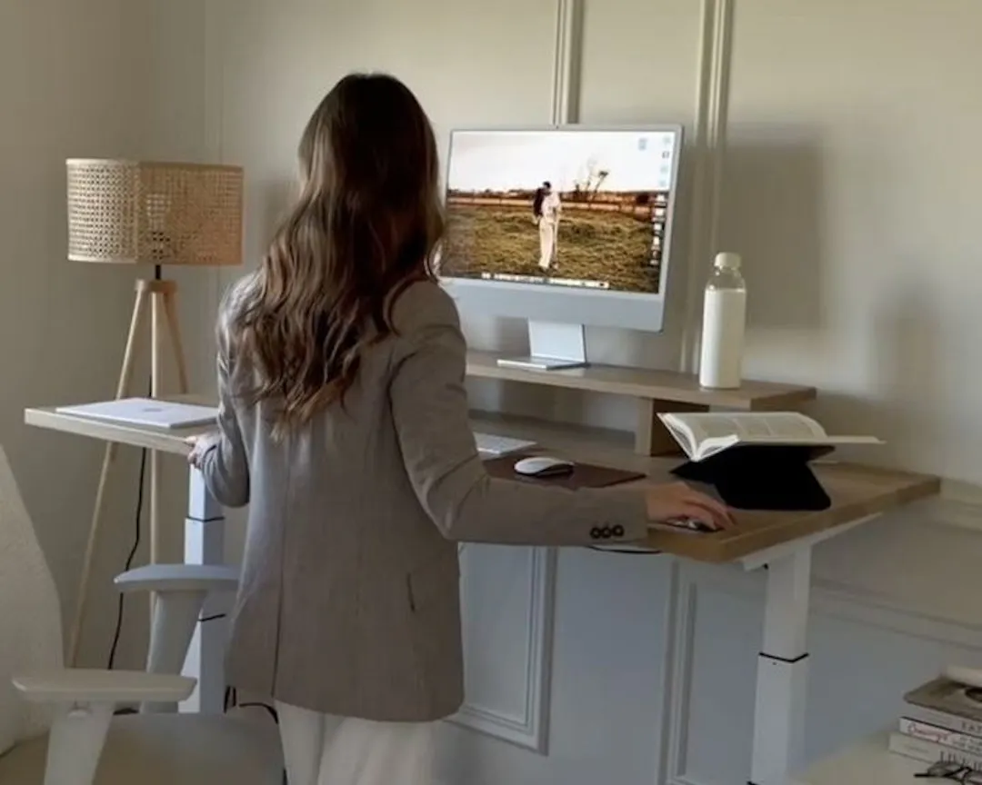 Mom working on laptop at home while baby naps – starting a digital business