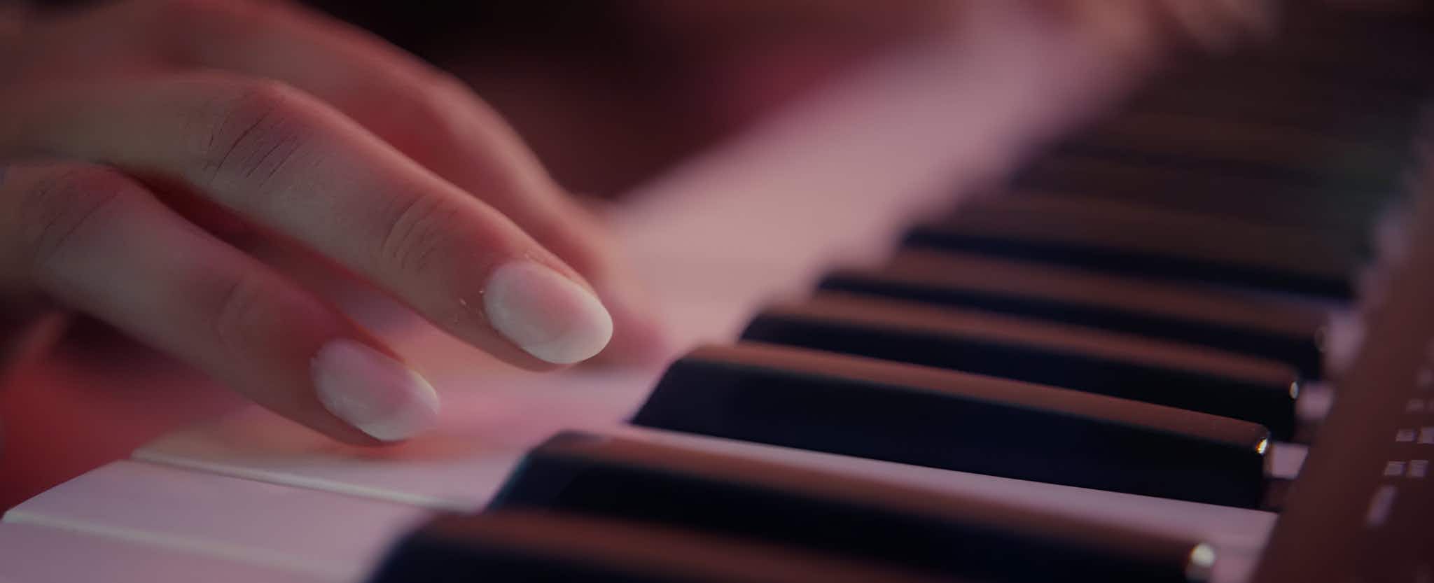 playing piano online lesson