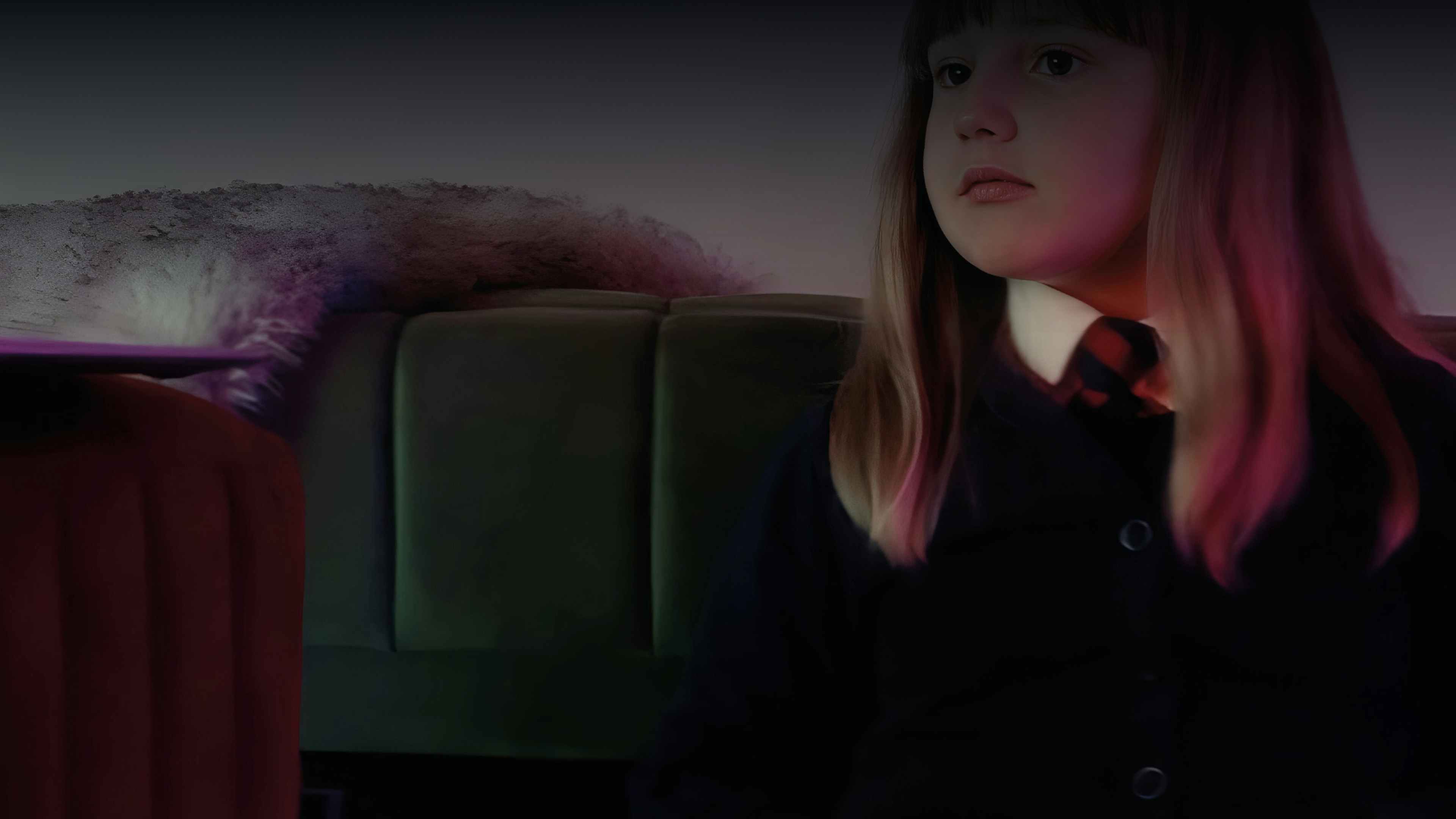 girl playing piano online