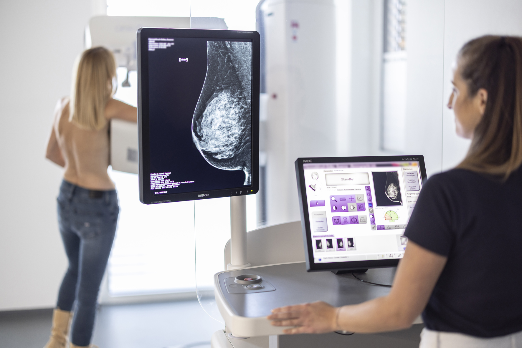 Digitale Mammographie bei Patientin