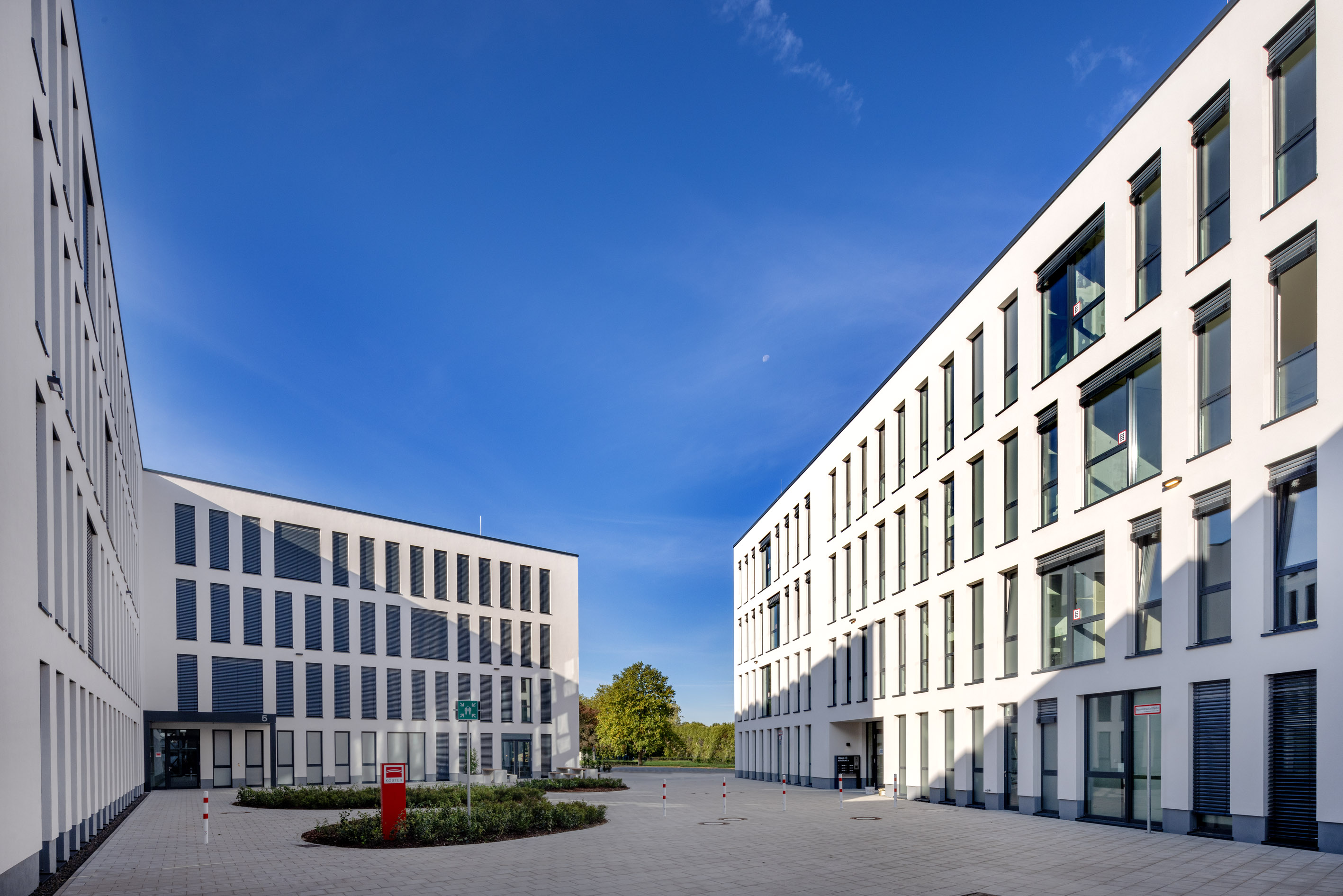 Praxis Flughafen Außenansicht Beykozplatz