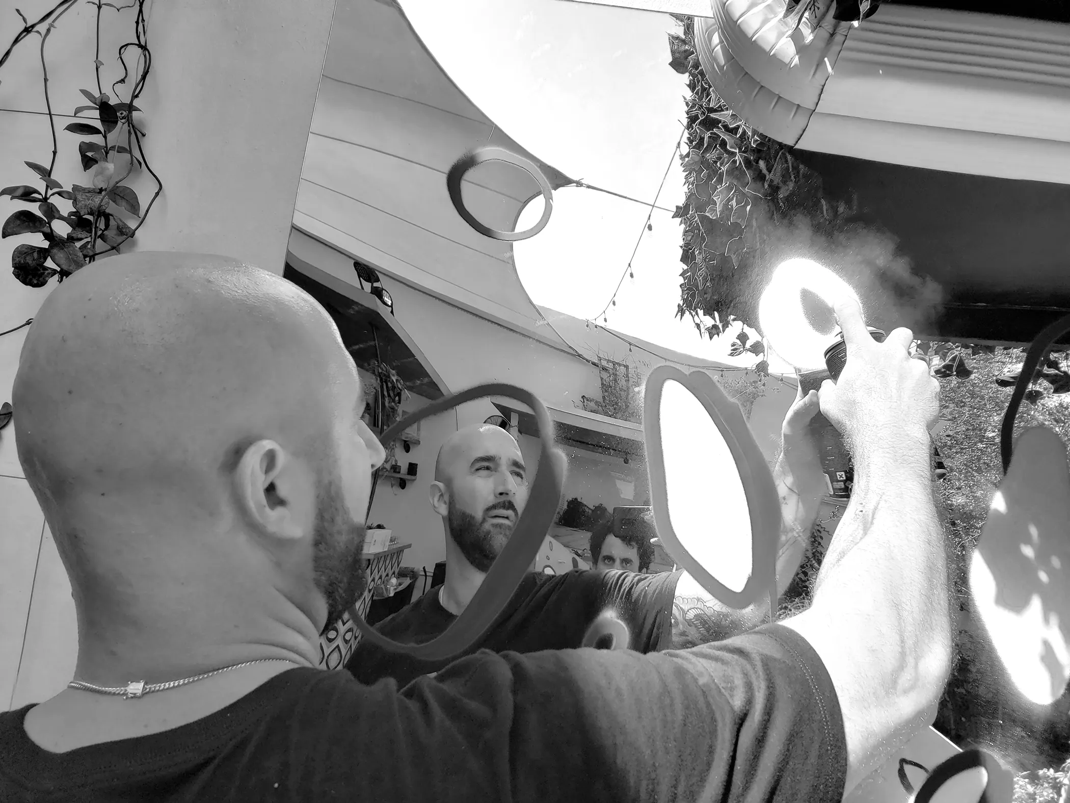 Tan Cerca, Tan Lejos Photo #3