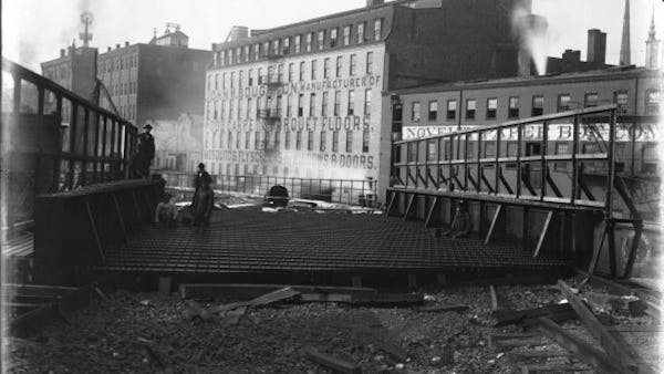 Black and white image of the 13th Street bridge under construction