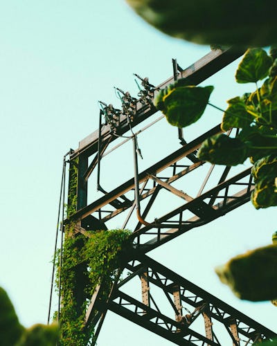 An image of the metal train trestles on top of the elevated Viaduct