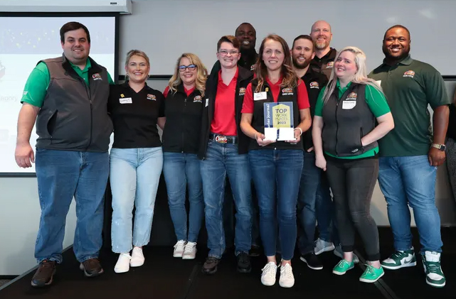 Raising Cane’s crew celebrating placing 2nd in the Courier Journal’s 2023 Top Workplaces for Midsize Companies