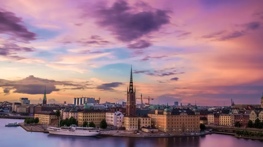 Photo of a sunset over Stockholm's town hall.