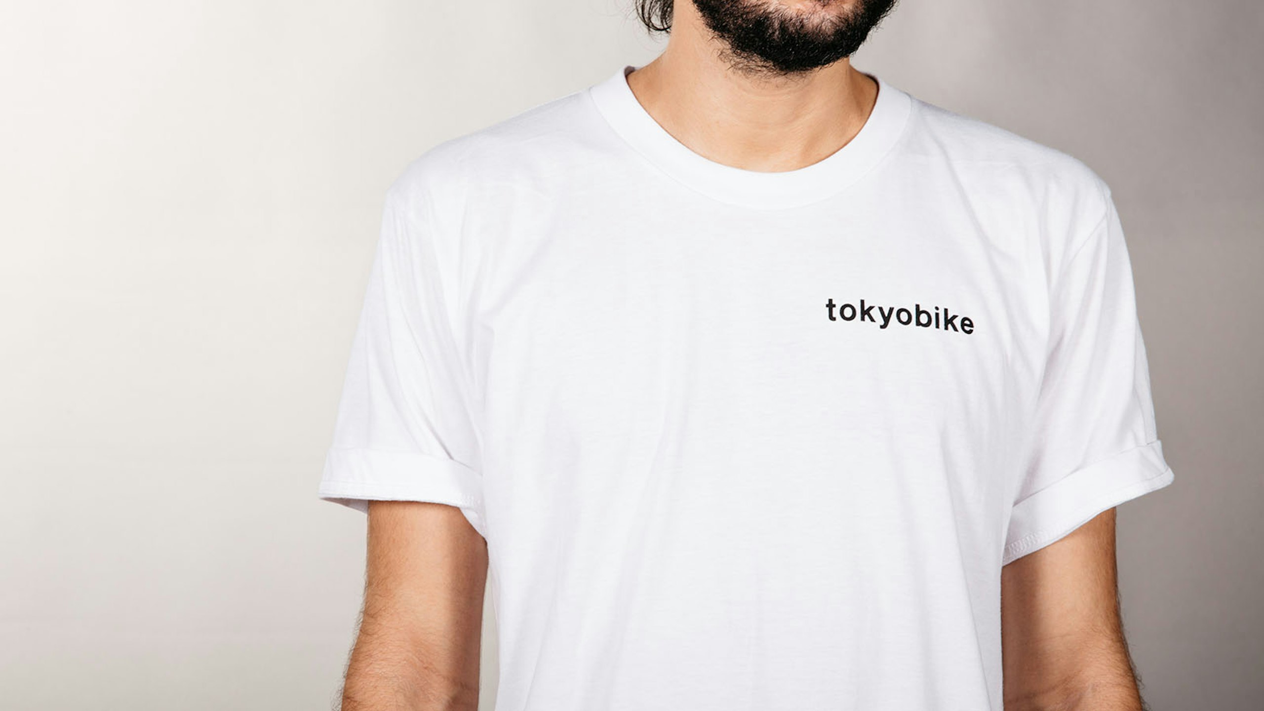 man wearing a white shirt