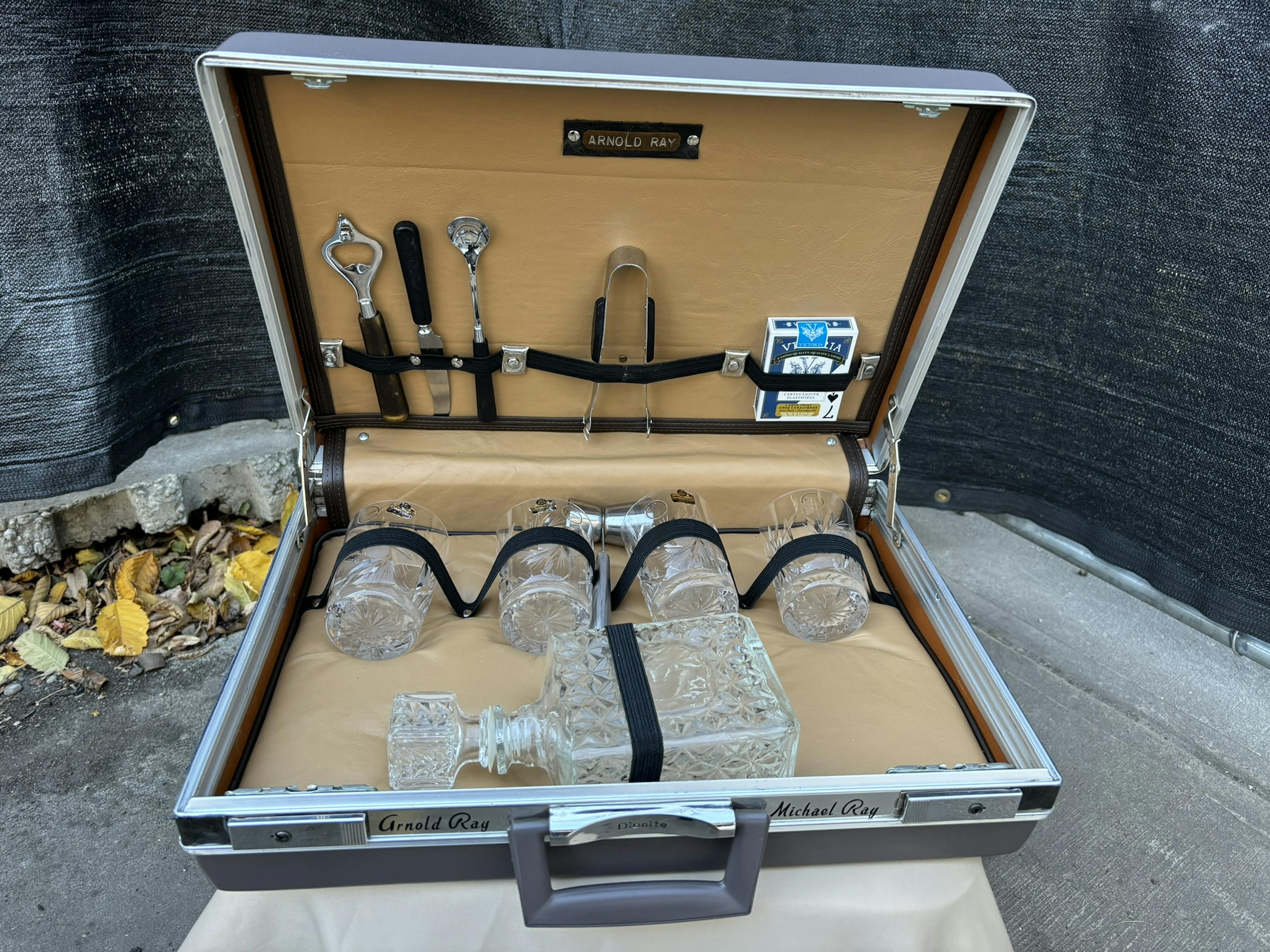 vintage suitcase trunk restoration