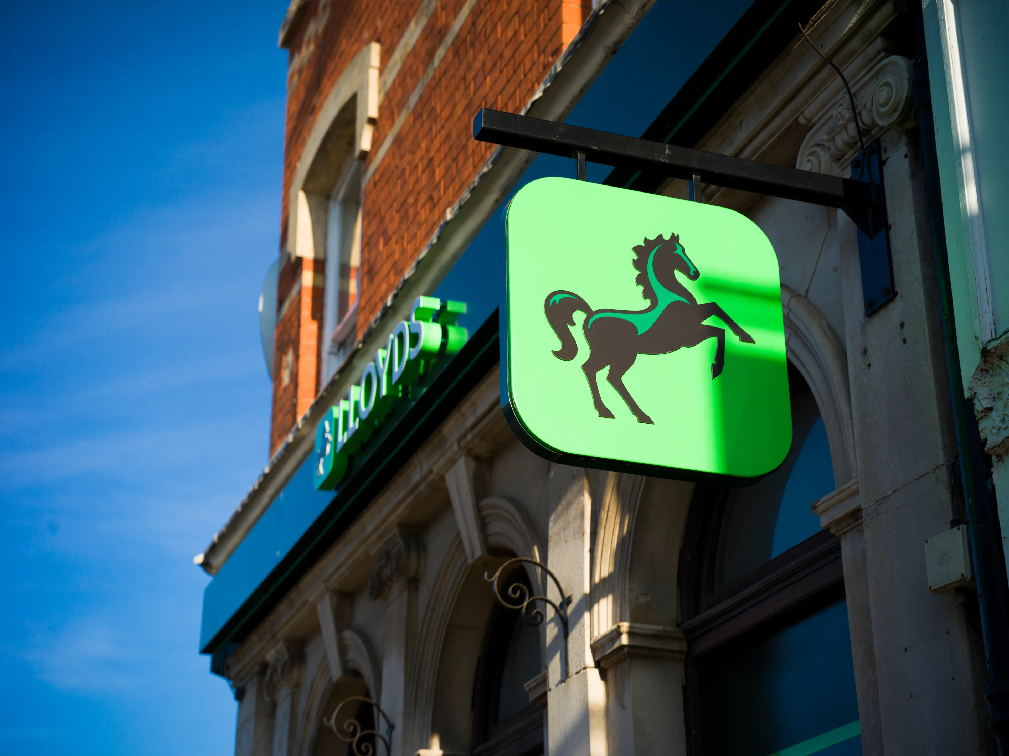 Lloyds Faces 800m Charge as Car Finance Claims Surge