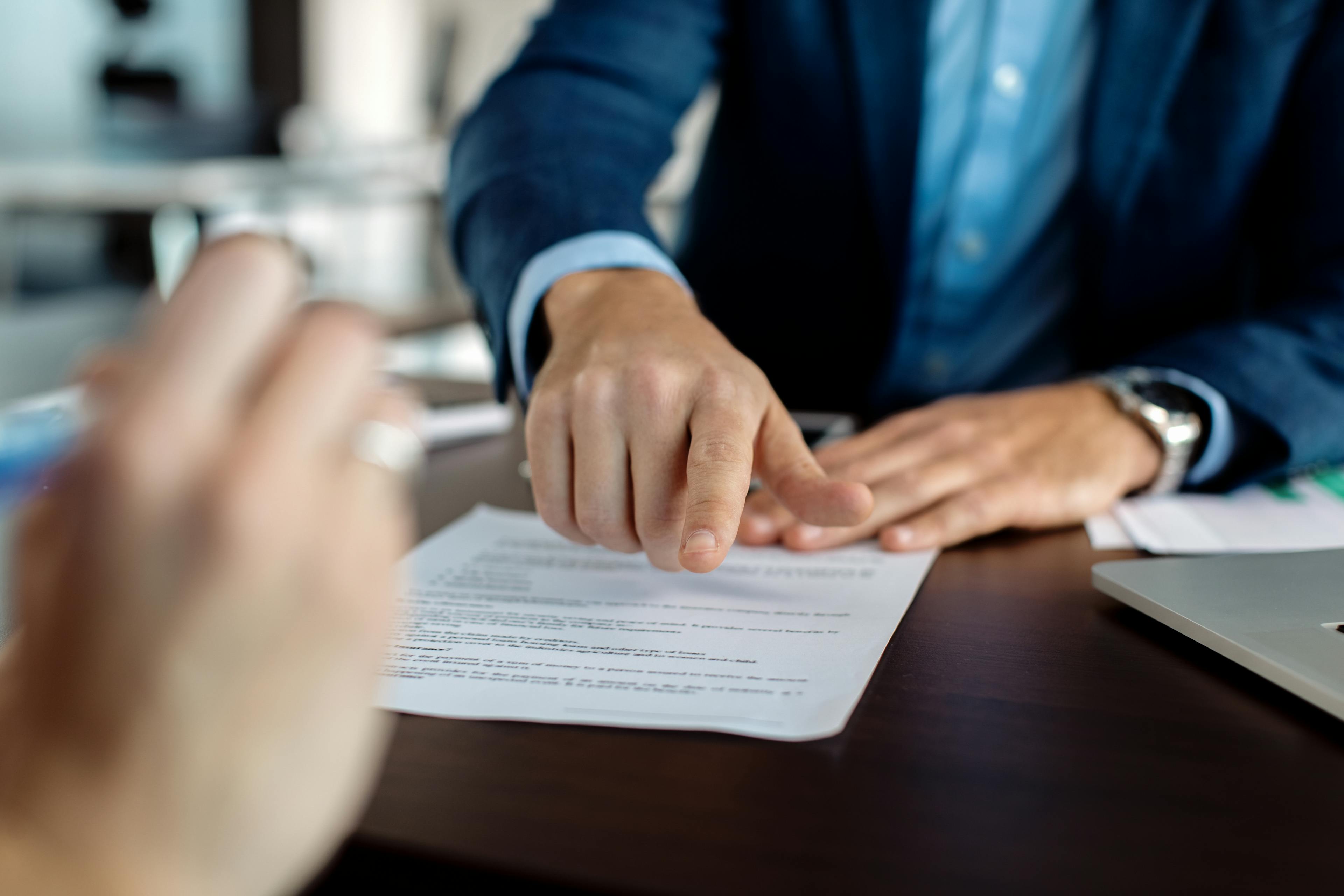 finance claims expert talking to a client