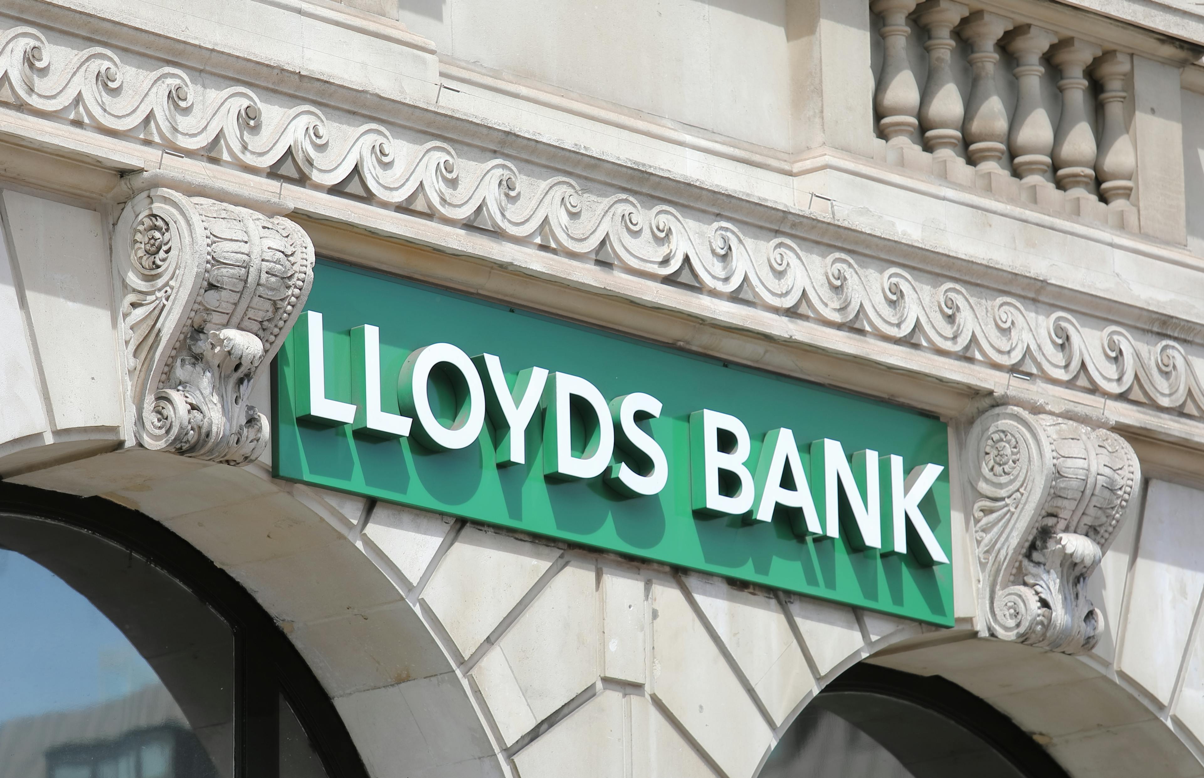 lloyds-warns-1.95bn-may-not-cover-car-finance-claims-as-fca-steps-in