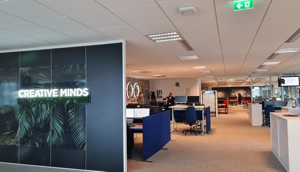 Rejoignez la #AXABanqueTeam, "pour son ambiance de travail, son agilité au service du client… Les possibilités de formation et d'évolution sont réelles et les talents des collaborateurs sont mis en lumière. AXA Banque est une entreprise qui m'emmène vers demain." David, conseiller qualité réclamations.