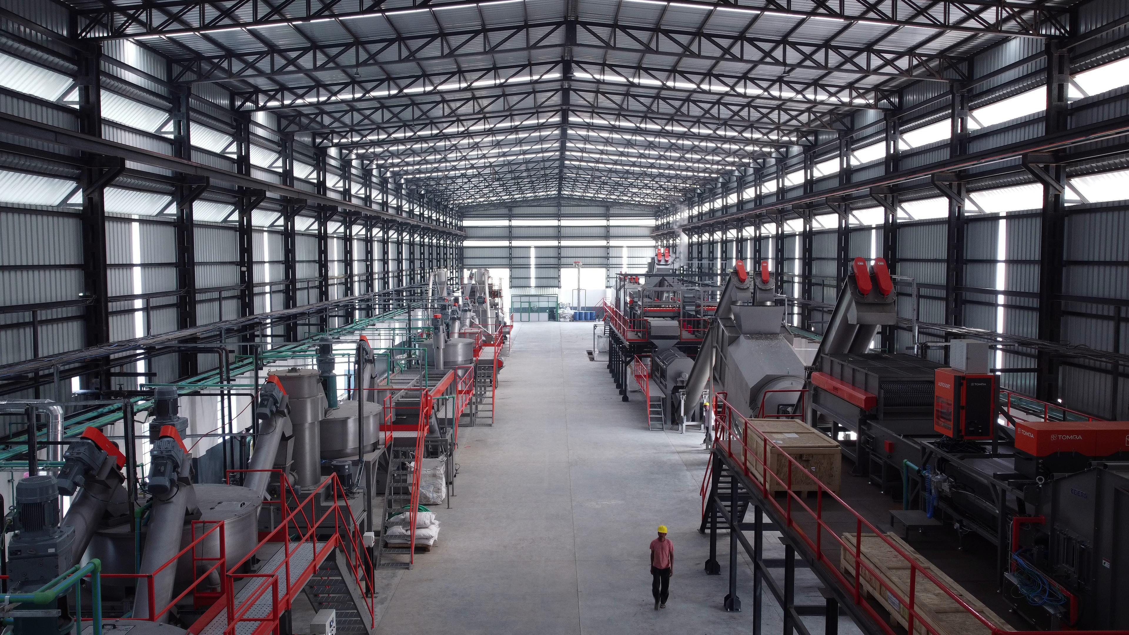 factory of textile waste recycler