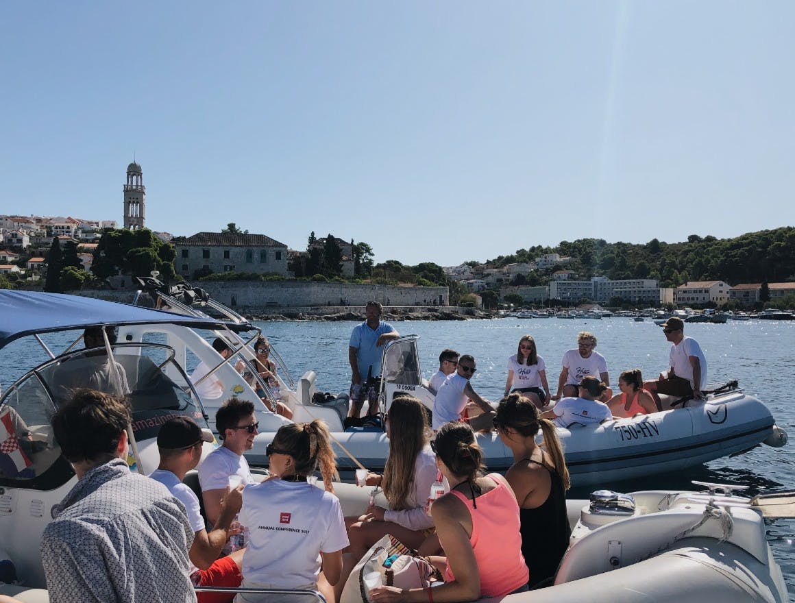 Amazing Hvar took us on speedboats to explore the Croatian islands, Forski skoji