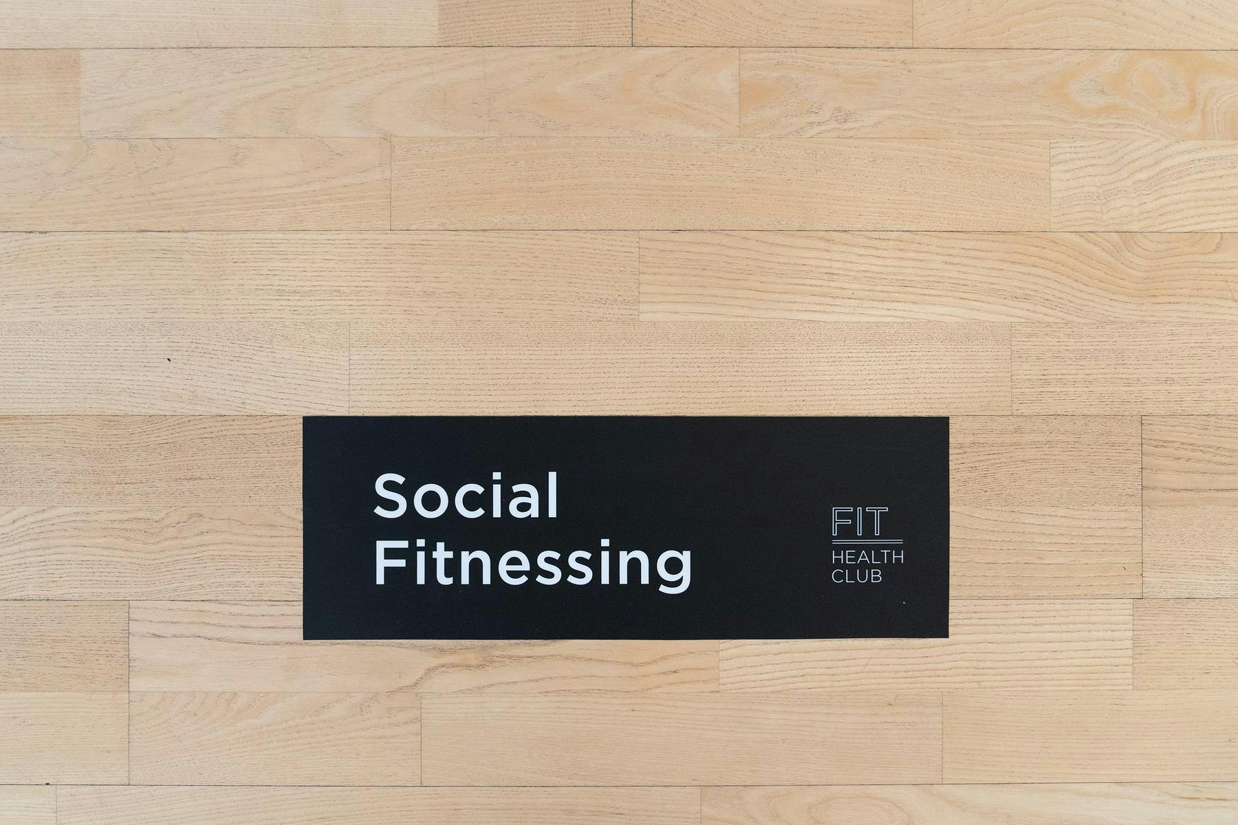 social fitnessing sign