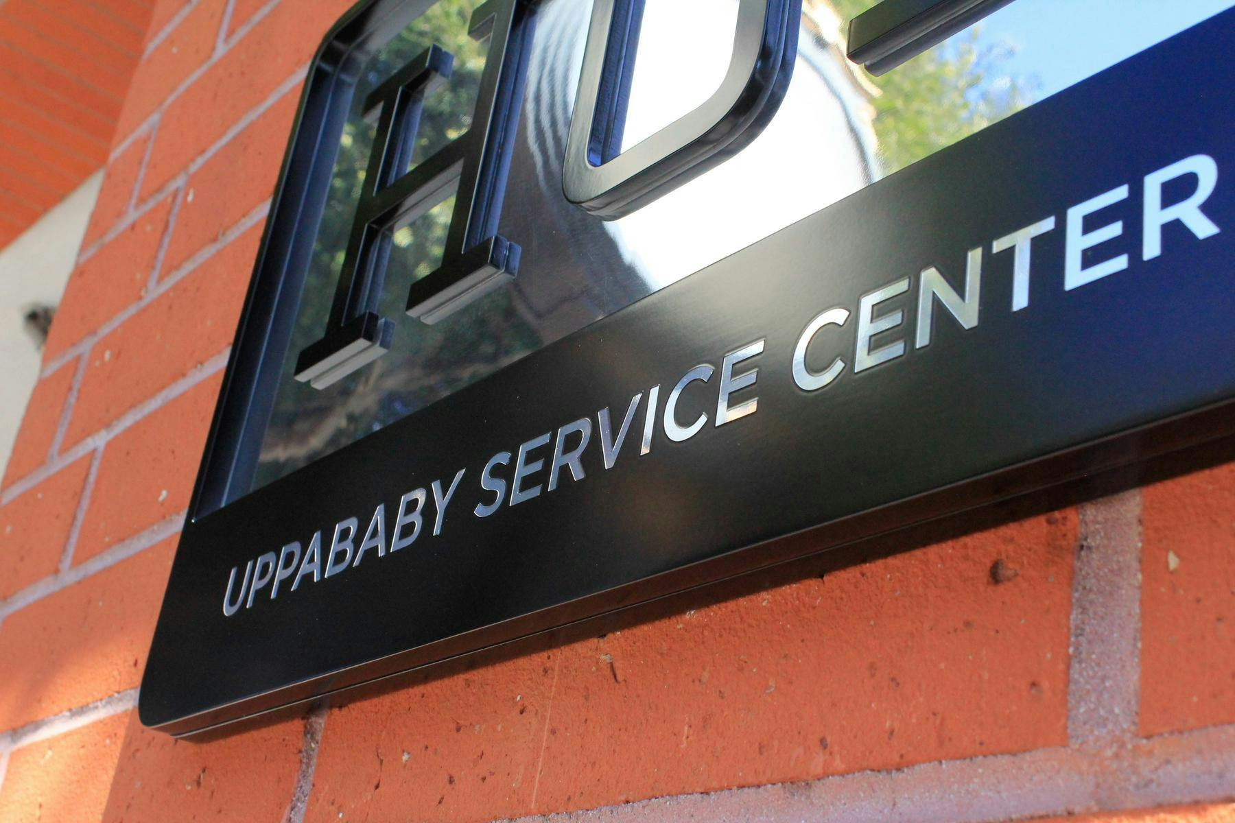 hub sign low angle