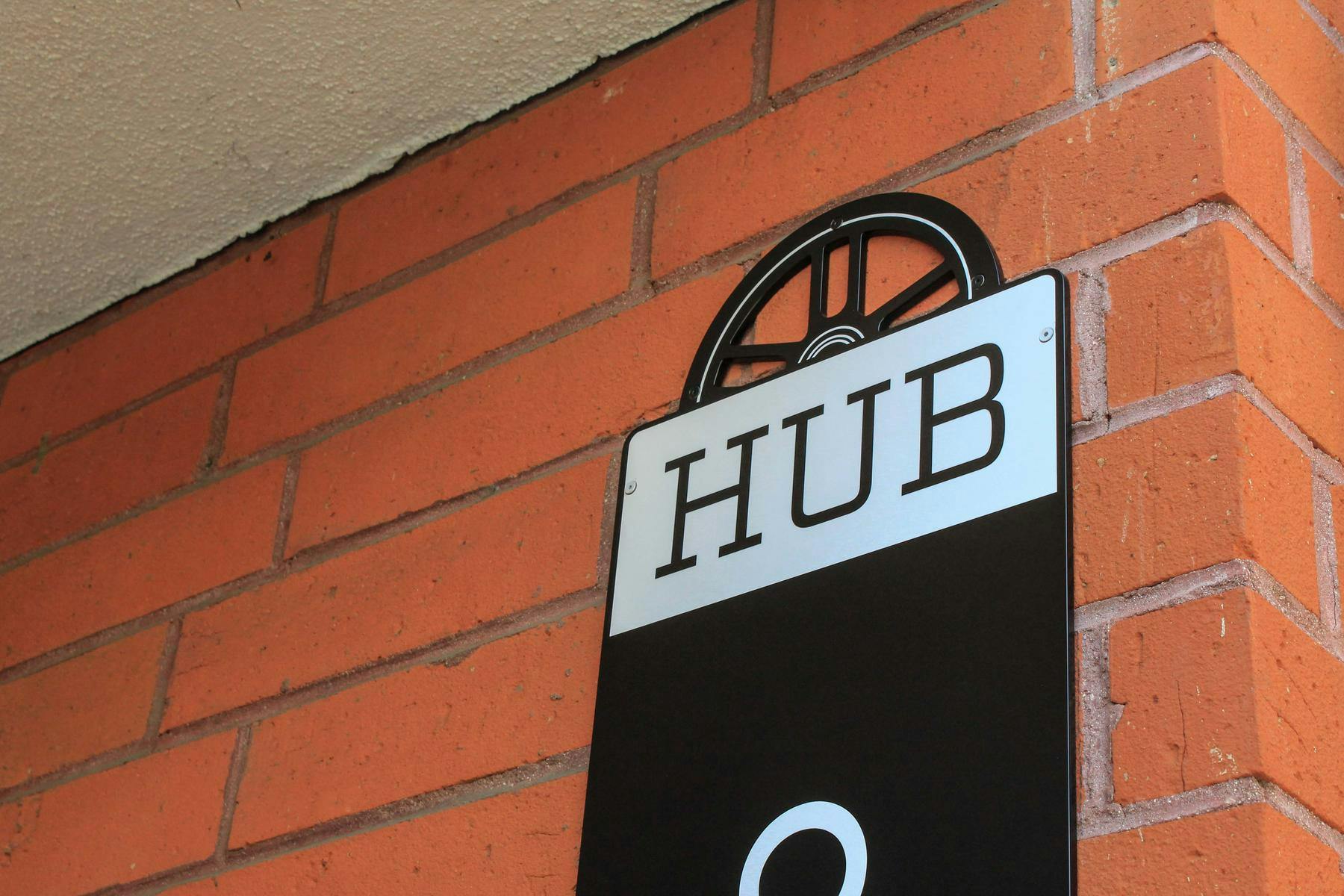 hub sign