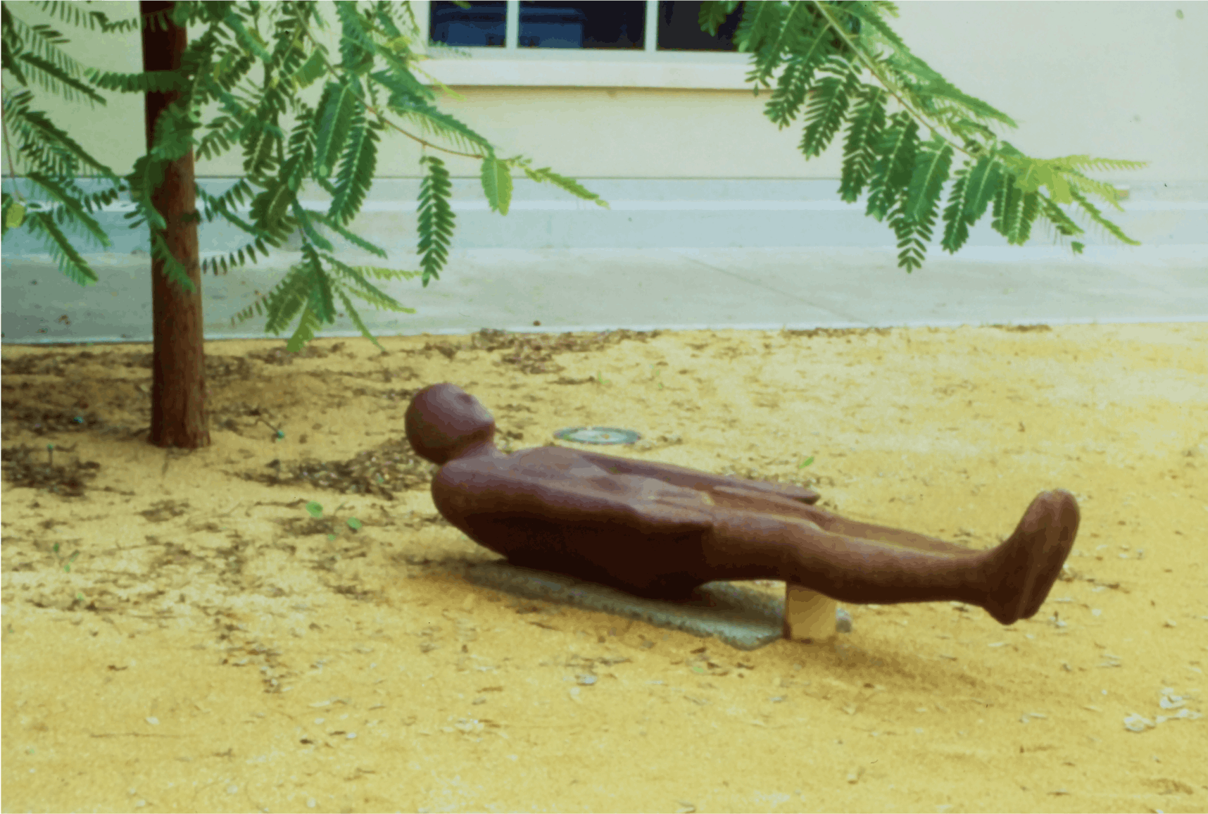 Anthony Gormley, Offering, 1992, iron and air, 76x25x15