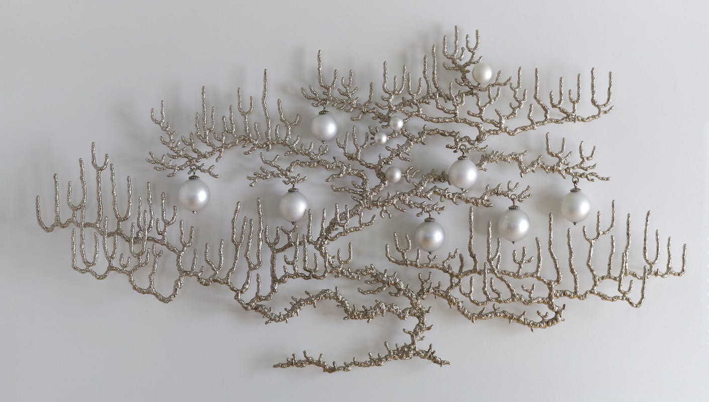 Horn, Timothy. Gorgonia 9 (Fan Dance), 2016, nickel-plated bronze, mirrored blown glass, 51 x 95 x 7 inches. https___www.timothyhorn.net_work_art-basel-hong-hong