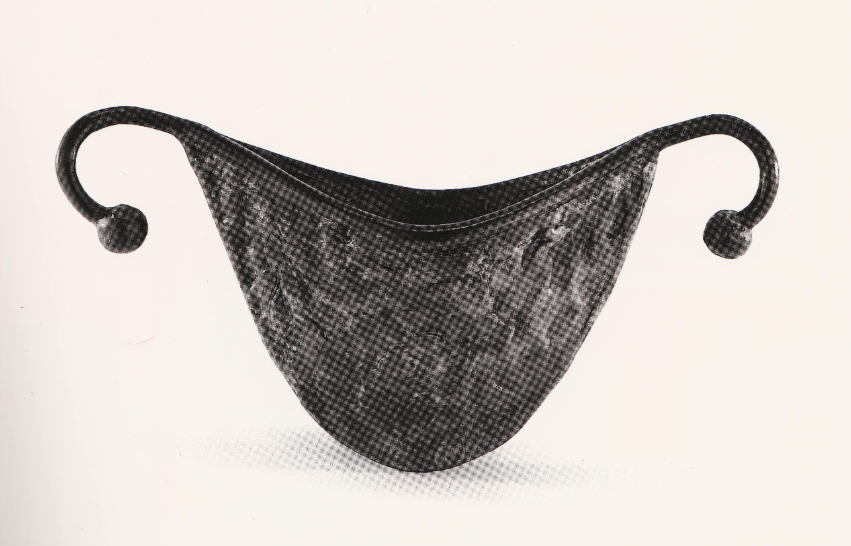 Mary Bates, Plenus, 1993, bronze, 10 x 16 x 5