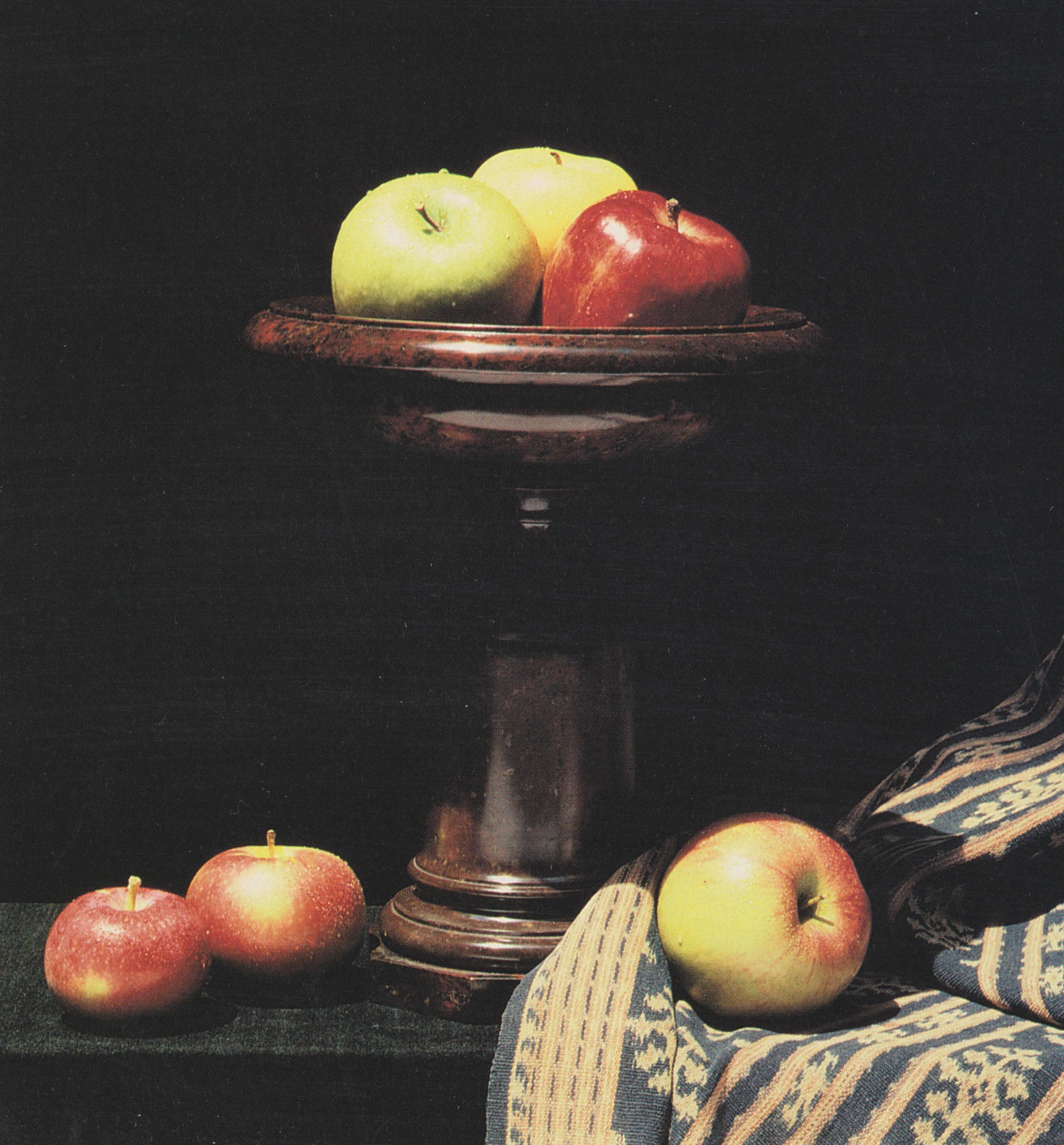 Robert Mapplethorpe, Apples and Urn, 1987, Dye transfer print, 20 x 24