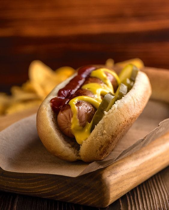 Un traiteur street food spécialiste hot dog à Paris Le Réfectoire