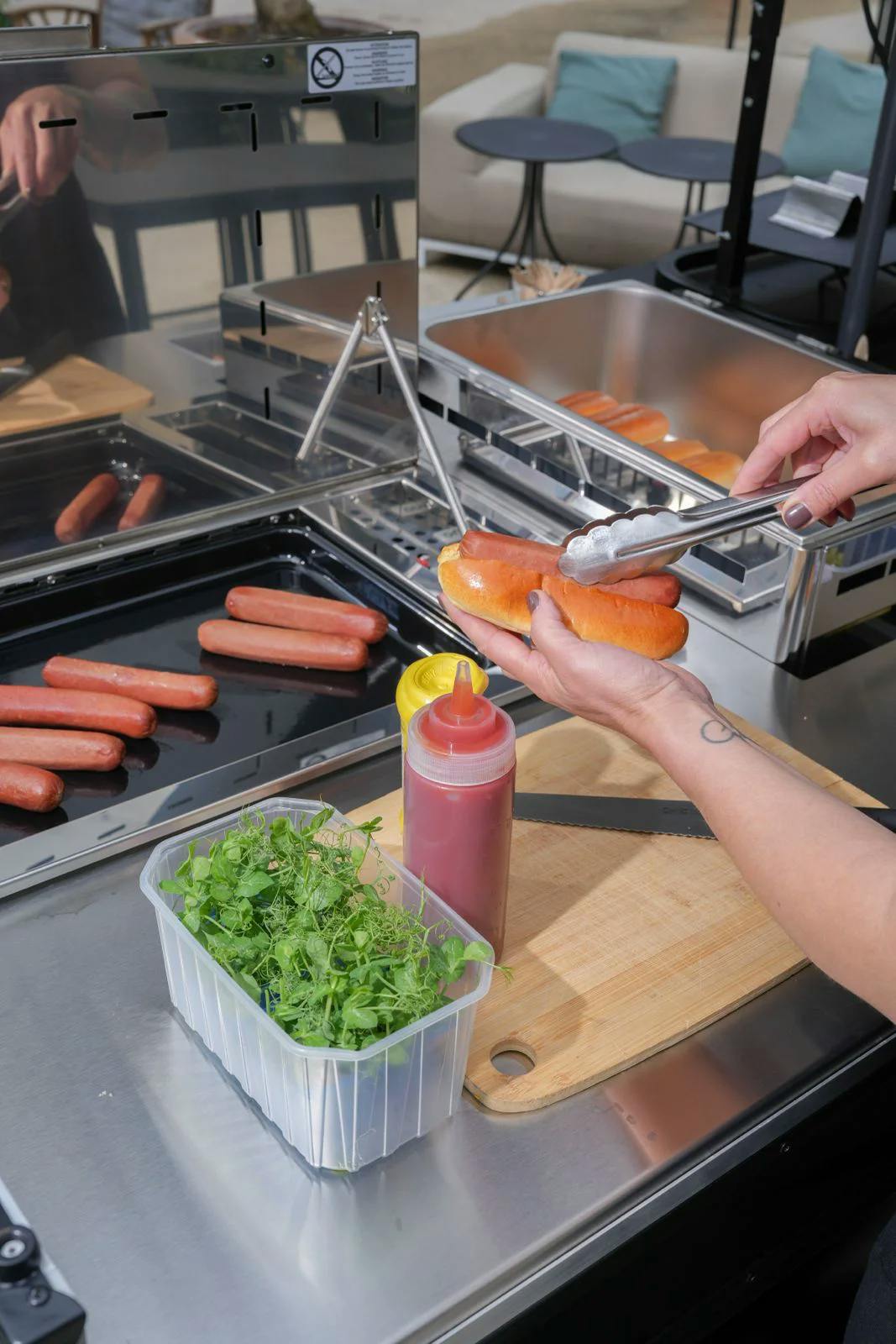 Triporteur street food à Paris lors d’un événement par le traiteur Le Réfectoire