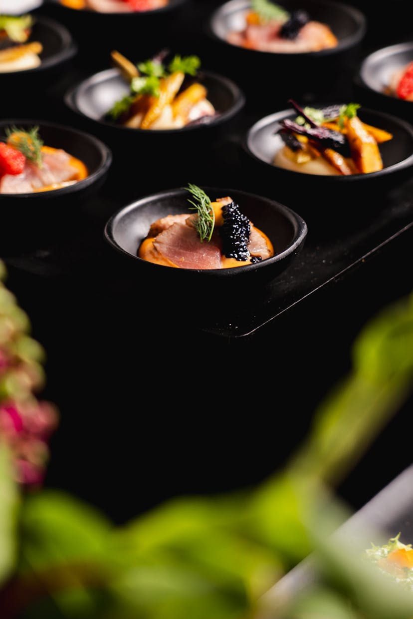 Photo de pièces cocktail du traiteur événementiel parisien Le Réfectoire à Paris et Ile de France