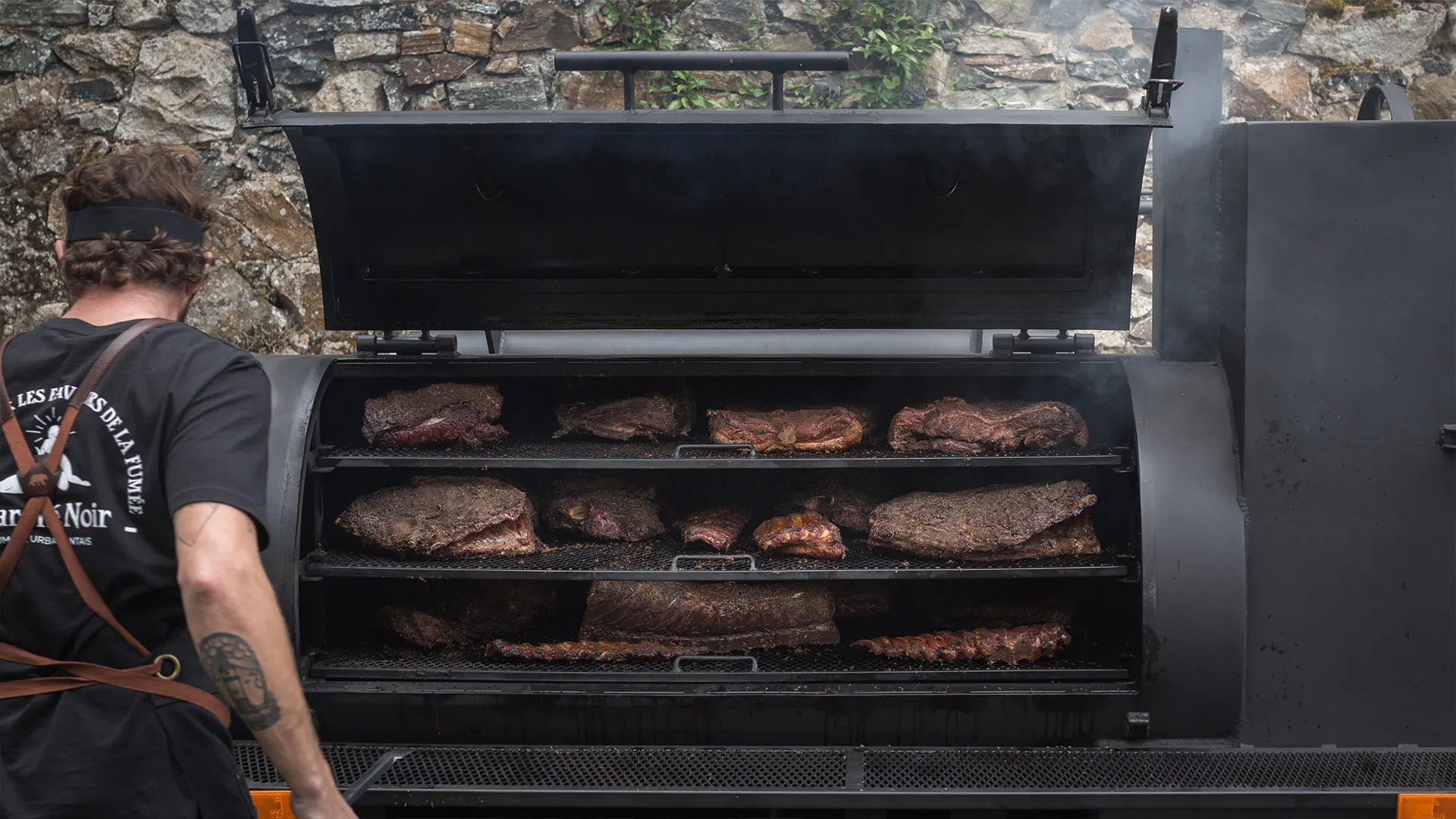 Traiteur BBQ à Paris avec viandes fumées par le traiteur parisien Le Réfectoire