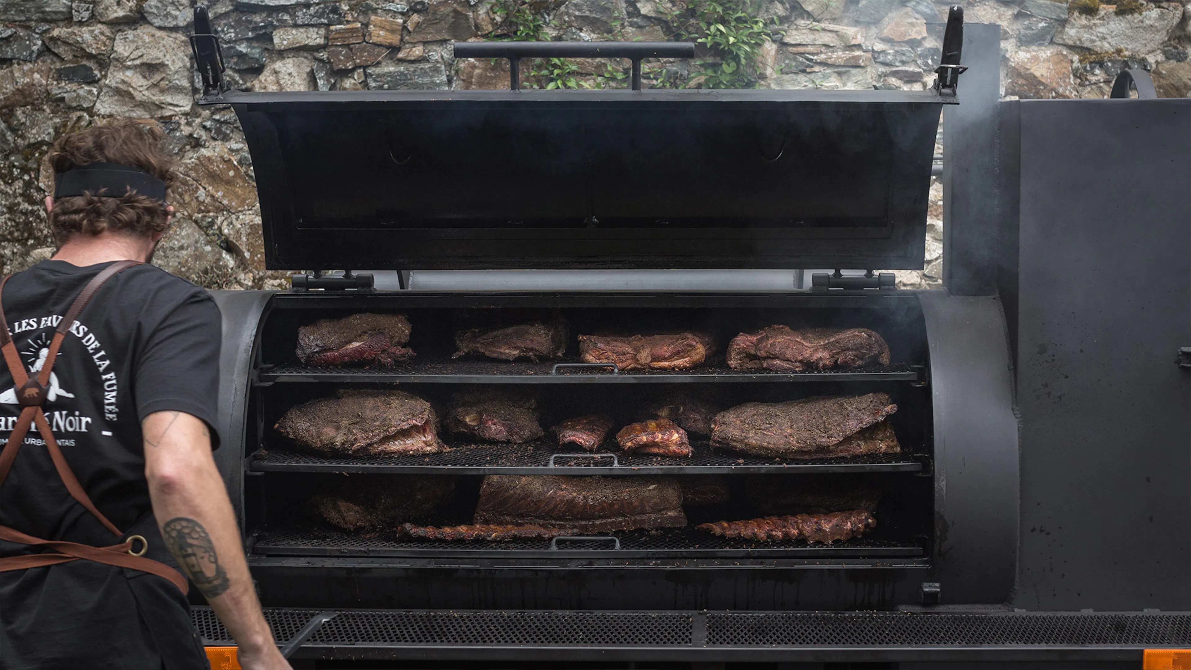 Traiteur BBQ à Paris avec viandes fumées par le traiteur parisien Le Réfectoire