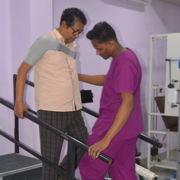 How Occupational Therapists Help Brain Injury Patients (What It Looks Like Day to Day)