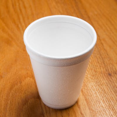 Kelímky z expandovaného polystyrenu