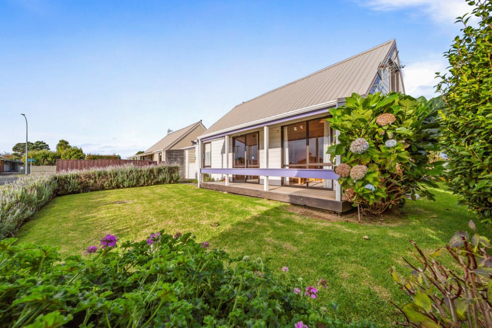 Hop Islands – and Homes – Around Stunning New Zealand | RE/MAX NEWS