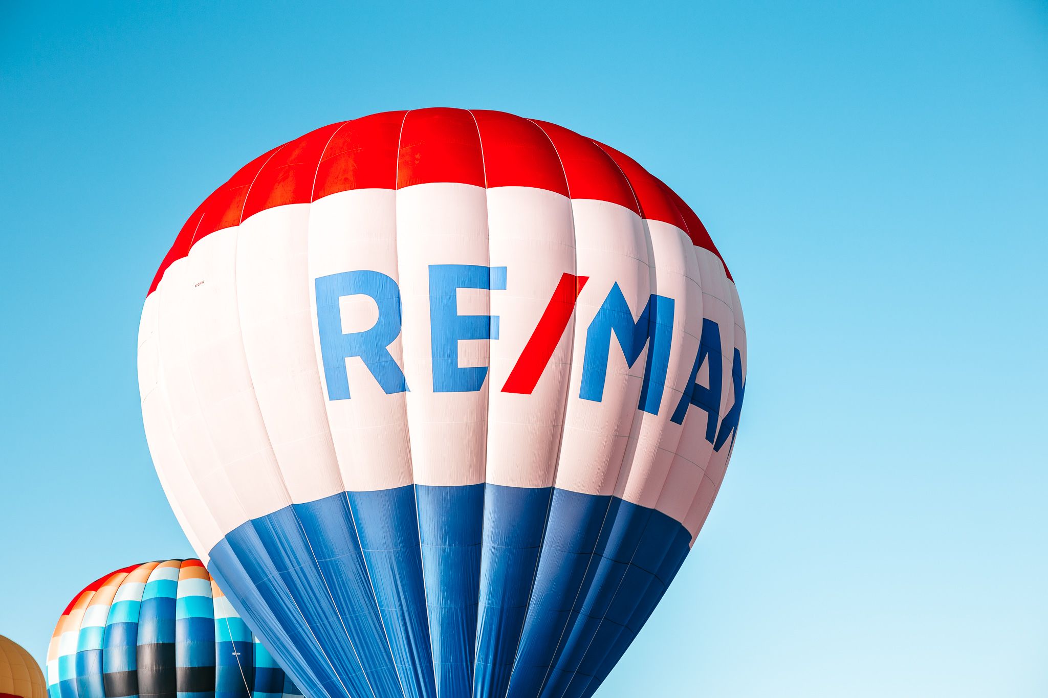 RE/MAX Brokerage Grows With 95+ Agents From Competitor Brand RE/MAX NEWS