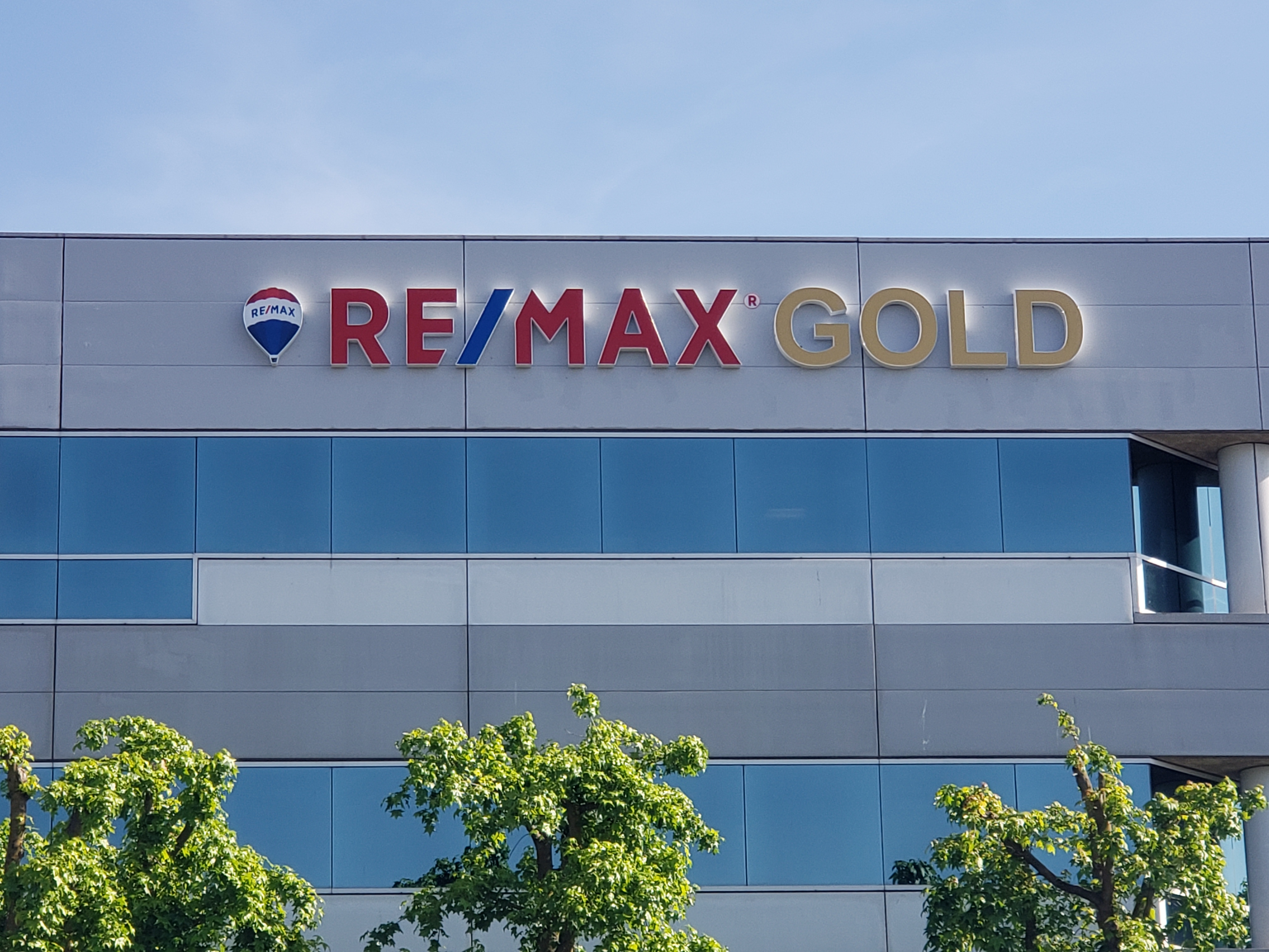 Gold Nation Inside the Success of the World’s No. 1 RE/MAX Brokerage