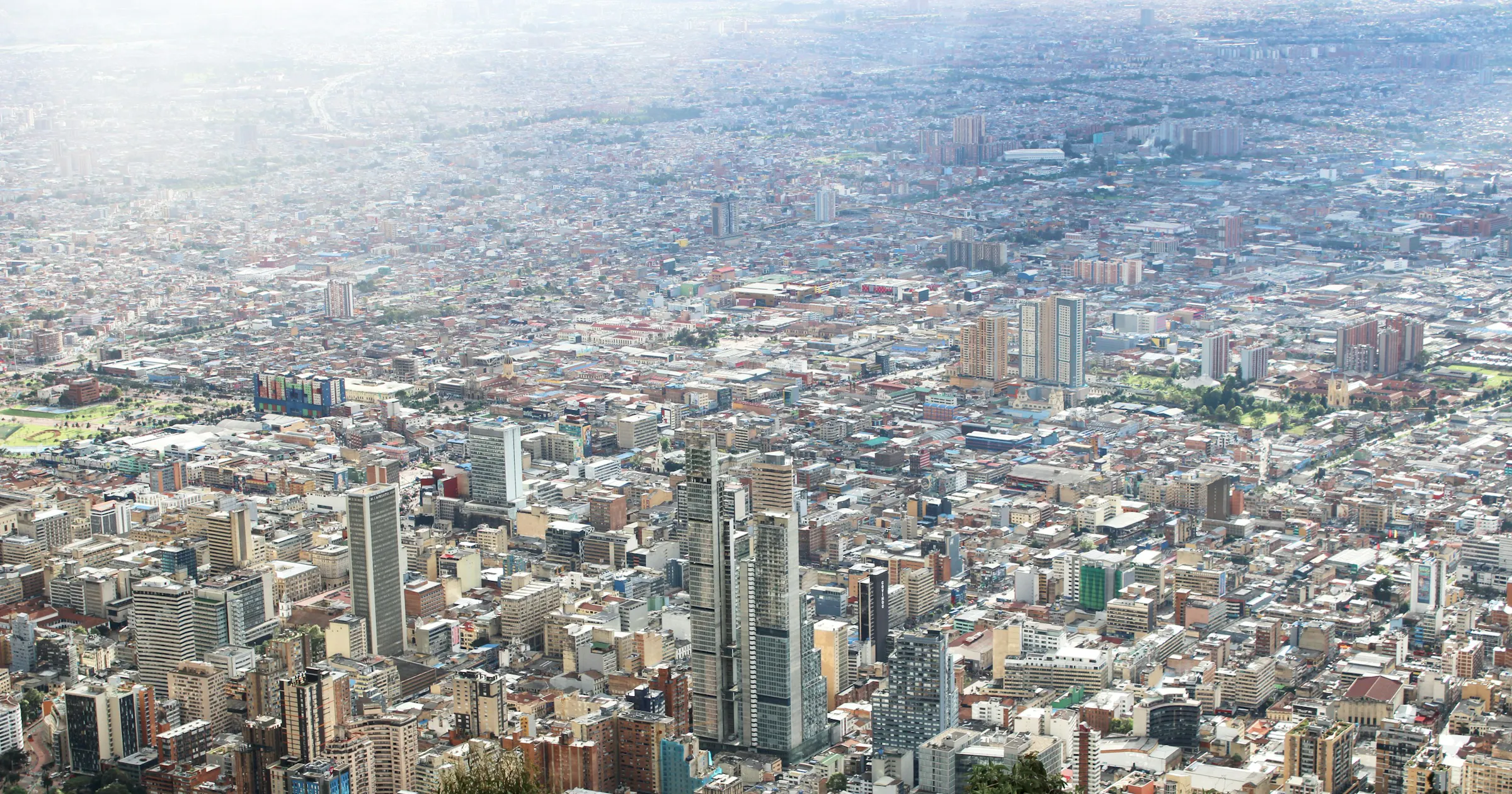 https://images.prismic.io/remotecrew-website/aNXN2sNZ-xFLJ-wD_hire-developers-in-colombia.jpg?auto=format%2Ccompress&rect=0%2C0%2C3000%2C1575&w=2400&h=1260