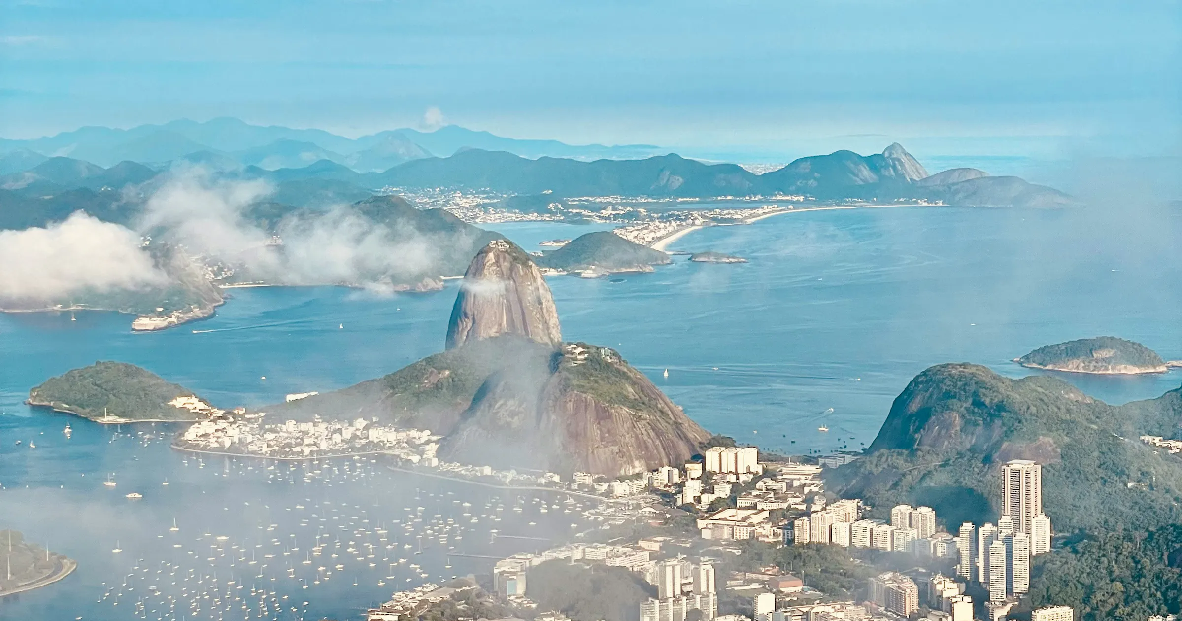 https://images.prismic.io/remotecrew-website/aj6bdVbRV8_Qf657_bruna-scheiner-AhI-vcxerxQ-unsplash.jpg?auto=format,compress&rect=0,1222,3024,1588&w=2400&h=1260