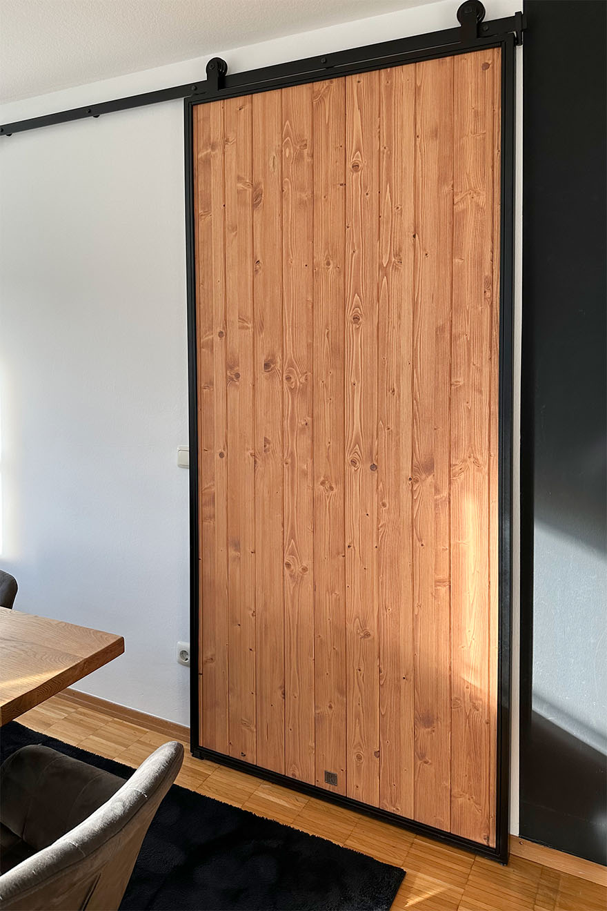 drzwi przesuwne z drewna i metalu 