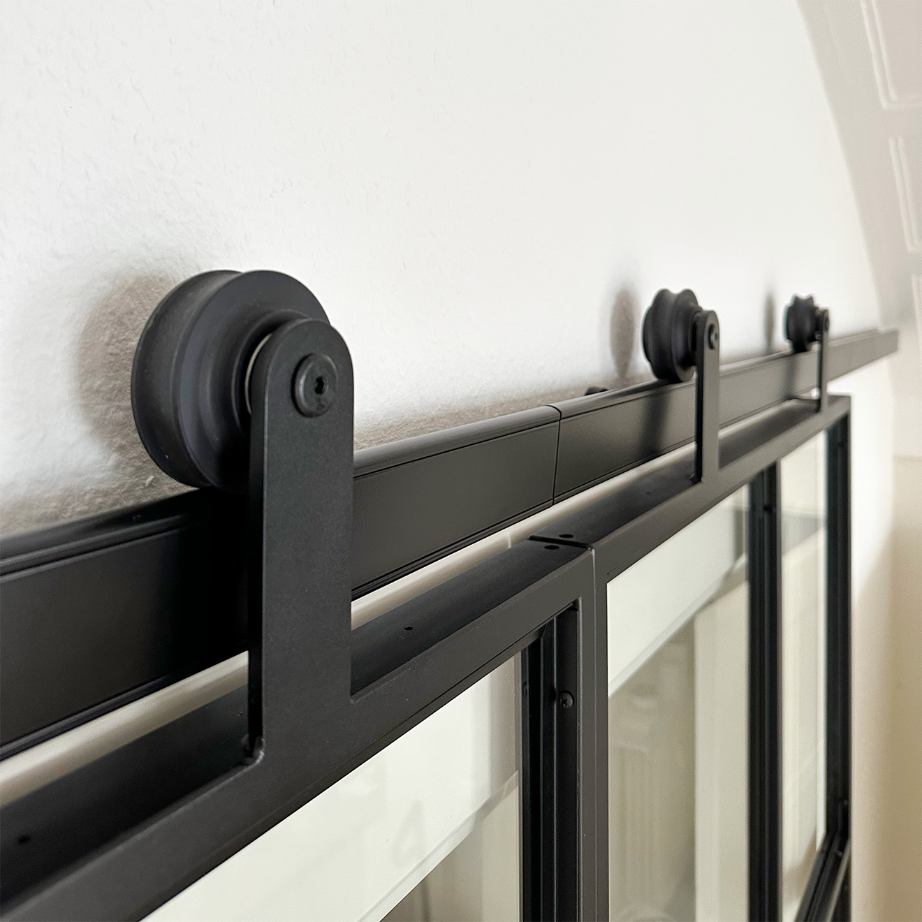 Türen im Industriestil mit Schiebesystem