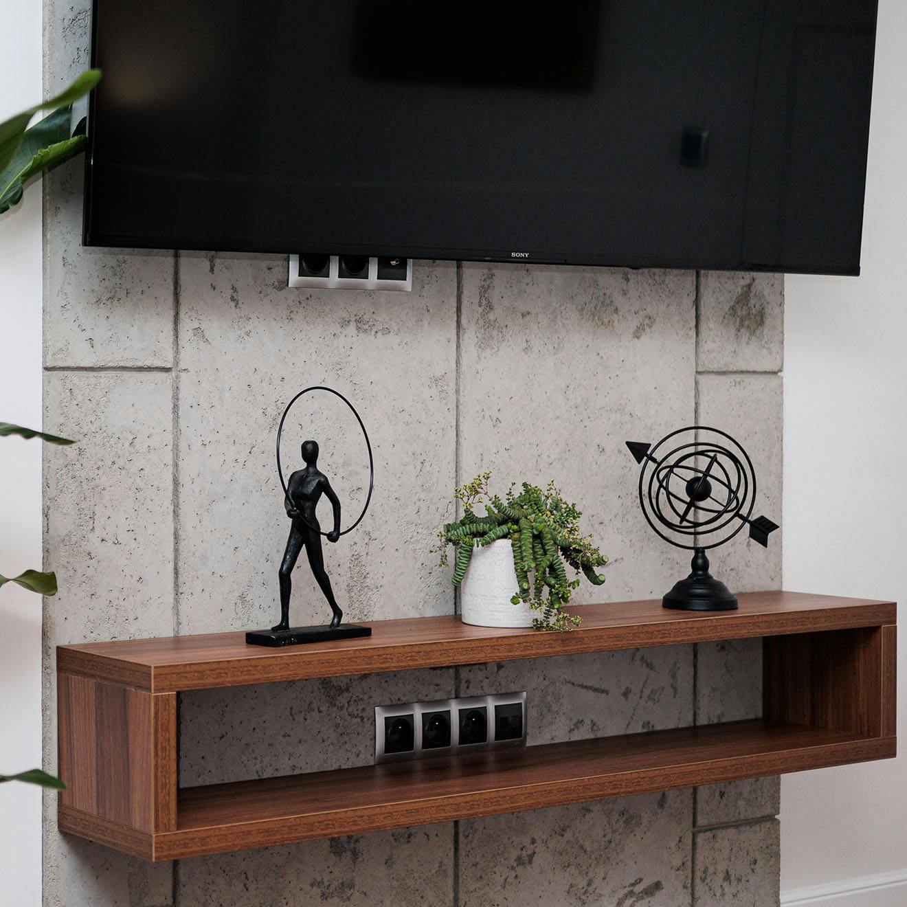 półka pod telewizorem w kolorze ciemny brąz